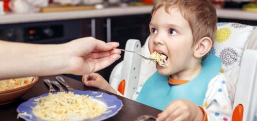 как накормить ребенка